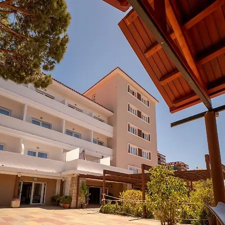 Hotel Pato Rojo 3*
