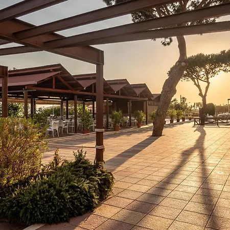 Hotel Pato Rojo 3*